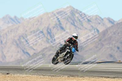 media/Dec-01-2025-Moto Forza (Mon) [[2daa91e15f]]/3-Beginner Group/Session 4 Turn 9/